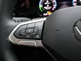 Volkswagen Golf thumbnail 23