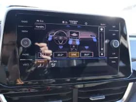Volkswagen T-Roc thumbnail 32