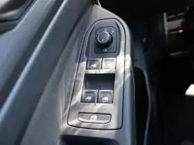 Volkswagen Golf thumbnail 31