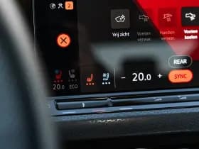 Volkswagen Golf thumbnail 32
