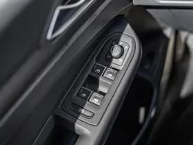 Volkswagen Golf thumbnail 35