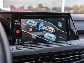 Volkswagen Golf thumbnail 43
