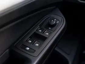 Volkswagen Golf thumbnail 25