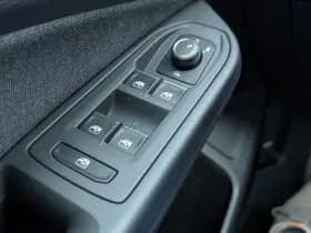 Volkswagen Golf thumbnail 30