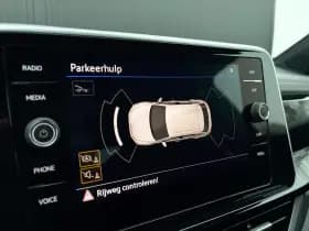 Volkswagen T-Roc thumbnail 36
