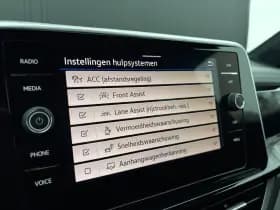 Volkswagen T-Roc thumbnail 38