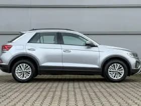 Volkswagen T-Roc thumbnail 3