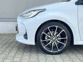 Toyota Yaris thumbnail 14