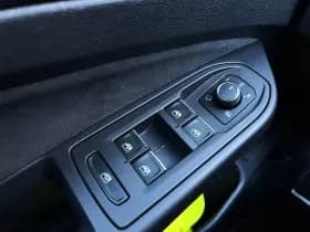 Volkswagen Golf thumbnail 39