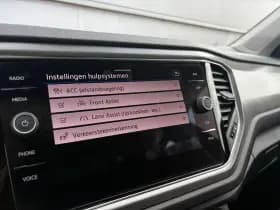 Volkswagen T-Roc thumbnail 32