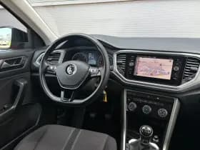 Volkswagen T-Roc thumbnail 5