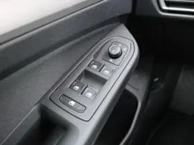 Volkswagen Golf thumbnail 36