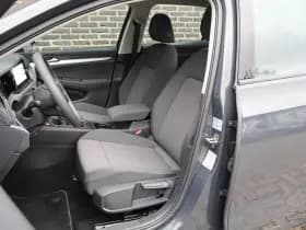 Volkswagen Golf thumbnail 2