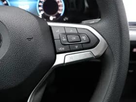 Volkswagen Golf thumbnail 21