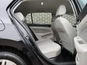 Volkswagen Golf thumbnail 31