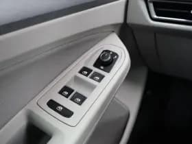 Volkswagen Golf thumbnail 34