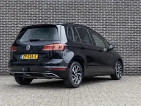 Volkswagen Golf thumbnail 2
