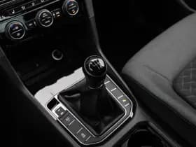 Volkswagen Golf thumbnail 29