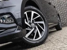 Volkswagen Golf thumbnail 40
