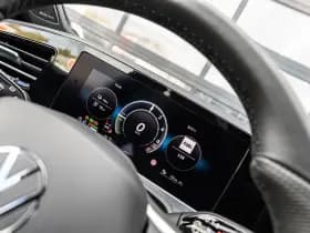 Volkswagen Passat thumbnail 32