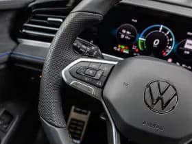 Volkswagen Passat thumbnail 33