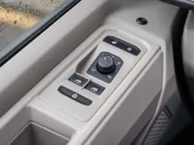 Volkswagen Multivan thumbnail 37