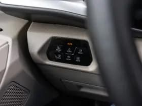 Volkswagen Multivan thumbnail 38