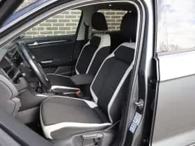 Volkswagen T-Roc thumbnail 4