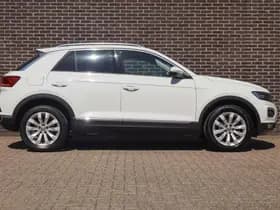 Volkswagen T-Roc thumbnail 3