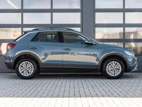 Volkswagen T-Roc thumbnail 3