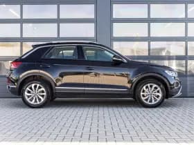 Volkswagen T-Roc thumbnail 3