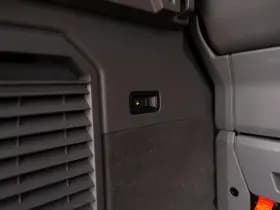 Volkswagen Multivan thumbnail 21