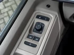 Volkswagen Multivan thumbnail 43