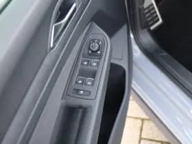 Volkswagen Golf thumbnail 37