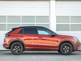 Volkswagen T-Roc thumbnail 3