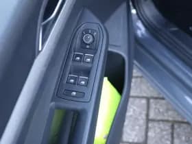 Volkswagen Golf thumbnail 28