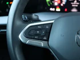 Volkswagen Golf thumbnail 26
