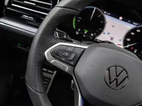 Volkswagen Touareg thumbnail 32