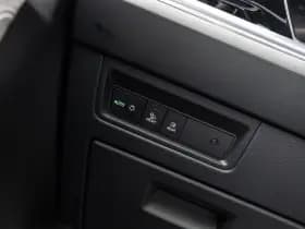 Volkswagen Touareg thumbnail 34
