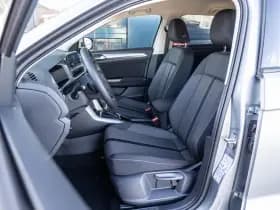 Volkswagen T-Roc thumbnail 4