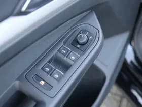 Volkswagen Golf thumbnail 27