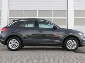 Volkswagen T-Roc thumbnail 3