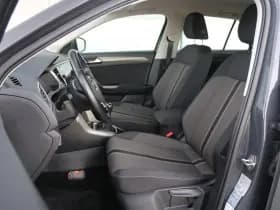 Volkswagen T-Roc thumbnail 4