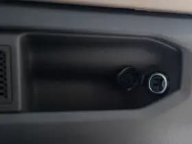 Volkswagen Multivan thumbnail 24