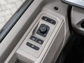 Volkswagen Multivan thumbnail 33