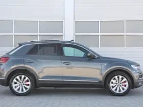 Volkswagen T-Roc thumbnail 3
