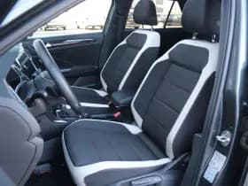 Volkswagen T-Roc thumbnail 4