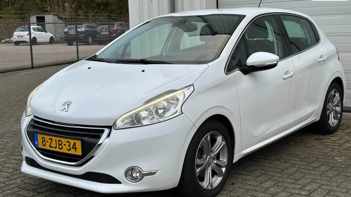Peugeot 208 — foto 1