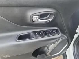 Jeep Renegade thumbnail 10