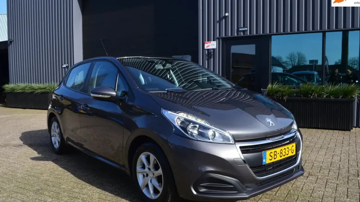 Peugeot 208 — foto 1